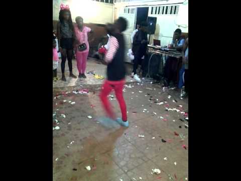 OS MAKE HER DANCE a estragarem MATAKATCHUBA «afro house« na maianga bairro catambor
