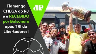 Bolsonaro ergue a taça da Libertadores com jogadores do Flamengo na chegada ao Rio de Janeiro