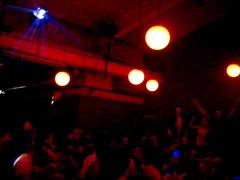 D.O.N.S. - Drop The Gun (Erick Decks Remix) @ Apartment 11 in Munich
