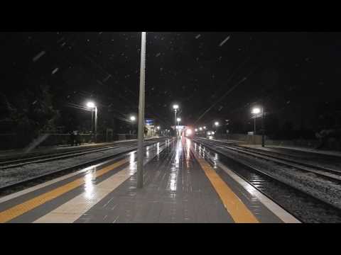E652 TIGRE per MRV Brindisi-Castelguelfo, in transito sotto la neve a Bari S.Spirito!