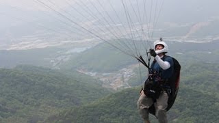 preview picture of video 'Paragliding Choburi mountain Yongin South Korea May 2013'