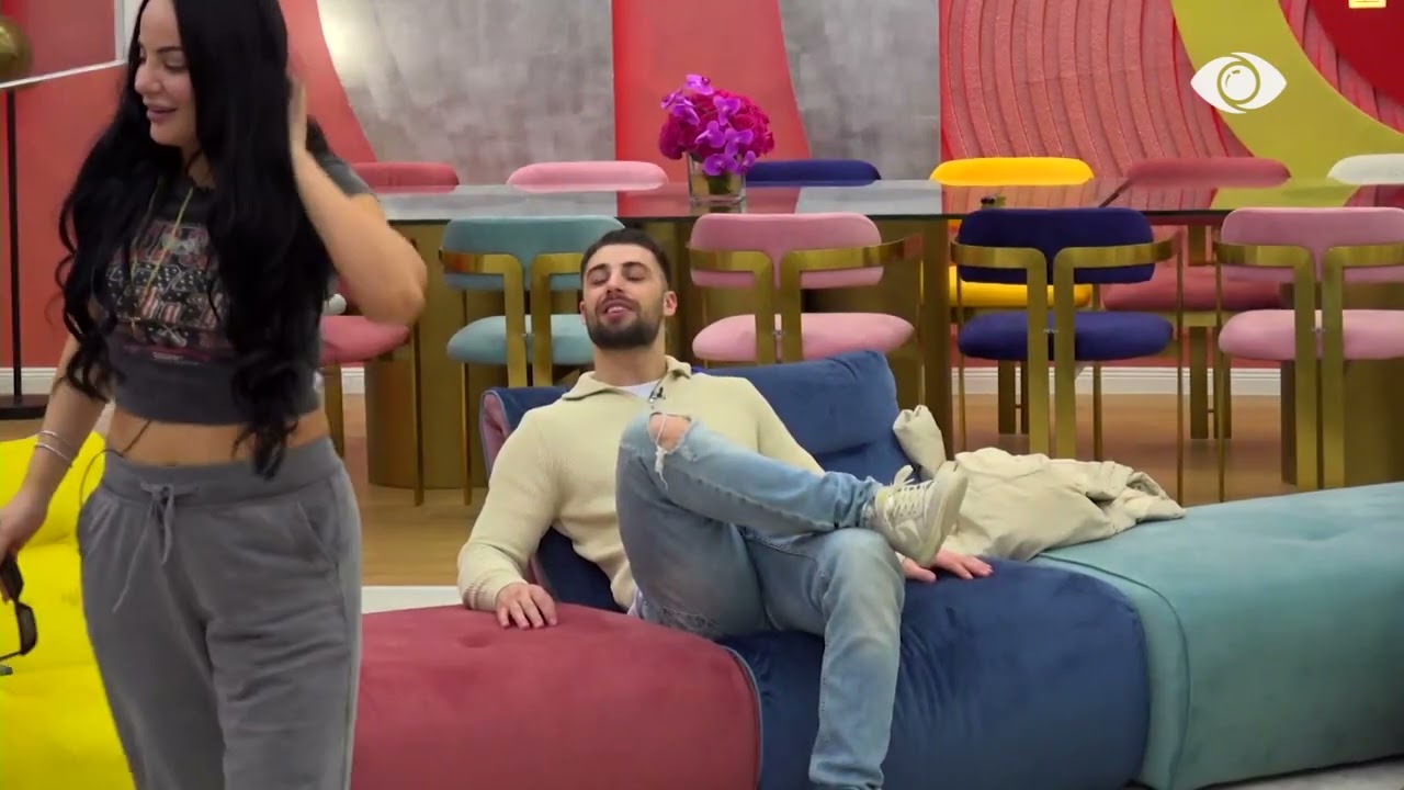 Meritoni dhe Sara luajnë me imitime, Sara imiton Meritonin, puth “Riken” - Big Brother Albania Vip 3