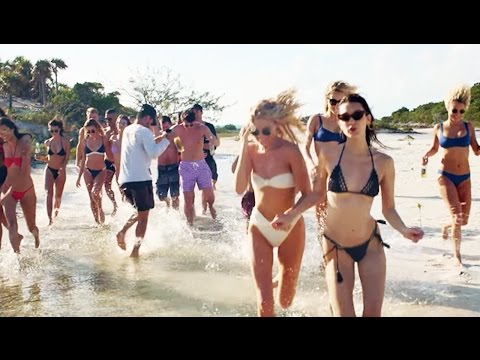 "Fyre Festival" Looked So Fun In The Pictures...