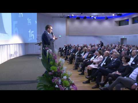 Festveranstaltung "15 Jahre Roman Herzog Institut" - Science Slam Simon Reif