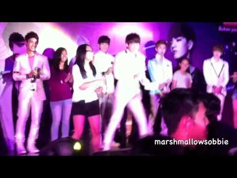 {FANCAM}  120621 BTOB live in Jakarta - lucky fan dancing together with minhyuk
