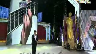 Download lagu SeungGi and HyoJoo sing at 2009 SBS Drama Awards mp3