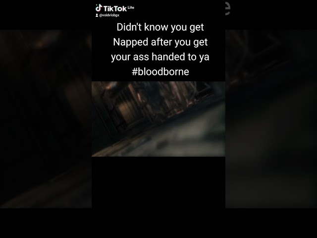 Vídeo relacionado con PlayStation Bloodborne The Hunter Standing Eerie Stone Road Camiseta