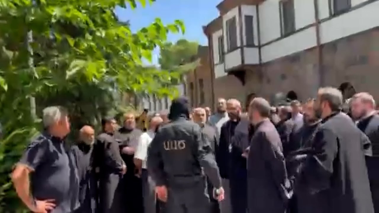 Ավելի լավ ա Աստծուն ծառայենք, քան էդ սրբապղծին