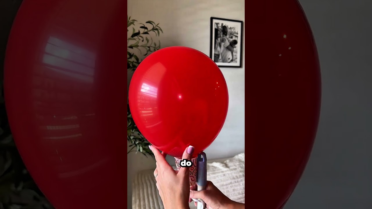 Uma maneira genial de pendurar balões (sem precisar de cadeiras) 🎈