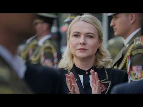 JEDINEČNÁ | [VOX LEGION] | Píseň o největší shopaholičce AČR (Oficial Music Video) 🌟