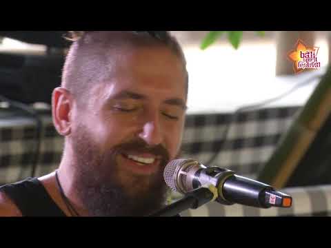 Franko Heke performing "Ganesha Sharanam" at BaliSpirit Festival 2019