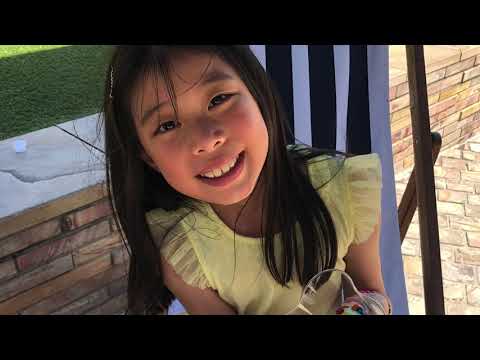 Elly's adventure - robotic ice cream (Federation Square - Niska Robotic Ice Cream Bar)