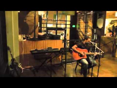 Quinton Randall performing an Eric Clapton tune at Teavolve's Open Mic