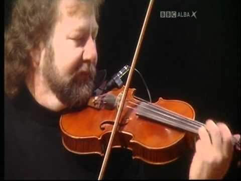 Alasdair Fraser & Tony McManus - Lieutenant MacGuire