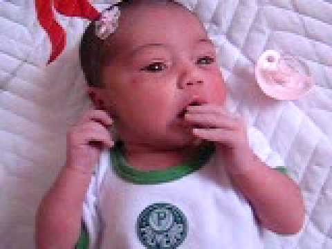 Larissa cantando o Hino do Palmeriras 14 03 2009