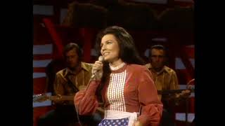 Loretta Lynn   I Wanna Be Free   Hee Haw 1971