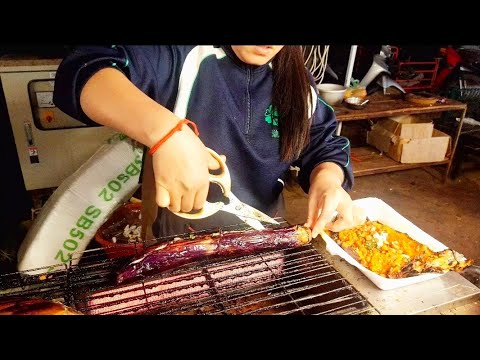 Amazing grilled eggplants in a Pakse night market / Lao street food