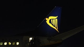 preview picture of video 'Night landing with Ryanair on Dusseldorf Weeze'