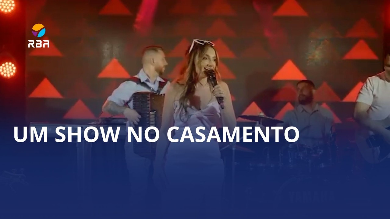 Noiva sobe ao palco e estreia música inédita em casamento