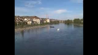 preview picture of video '2013-04-13 Avanos, Türkei: Blick von Brücke auf den Fluß Avanos'