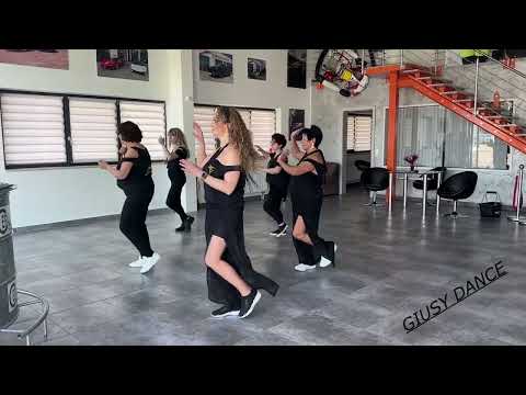 Cucumbia Coreo Hantos Djay Linedance 2024 eseguita dalle Giusy Dance