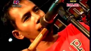 Download lagu Kebayang Kelangon Devi Aldiva New Pallapa Live Sumokembangsri Balongbendo Oktober 2015 mp3