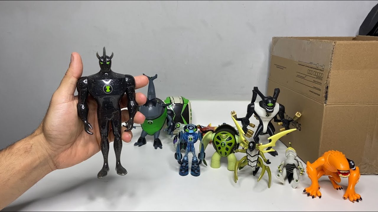 ANOTHER UNBOXING OF BEN 10 DOLLS, IT'S A SECRET LOL