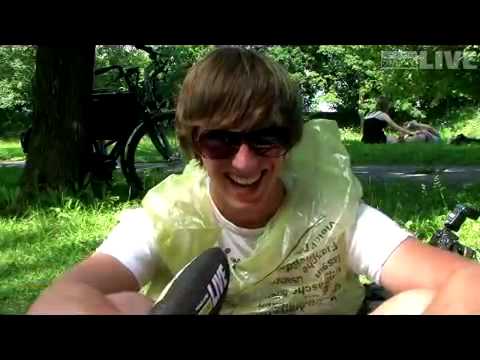 Umfrage zu den Badehosen-Trends für Männer