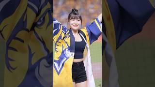 邊認真應援邊看球賽！黃潮降臨！ #cheerleader #台湾チア #치어리더 #fancam #中信兄弟 #中信兄弟啦啦隊 #passionsisters #邊荷律