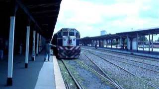 preview picture of video 'GM GT22 #9082 entrando a la estación Mar del Plata Pasajero'