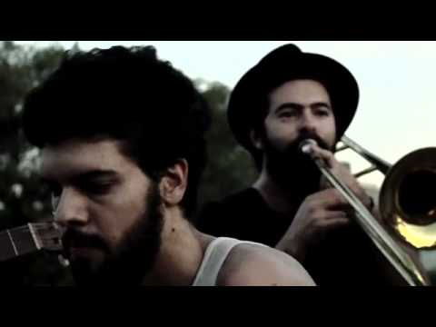 Onda Vaga - (A TAKE AWAY SHOW) - MAMBEADO (La Blogotheque)