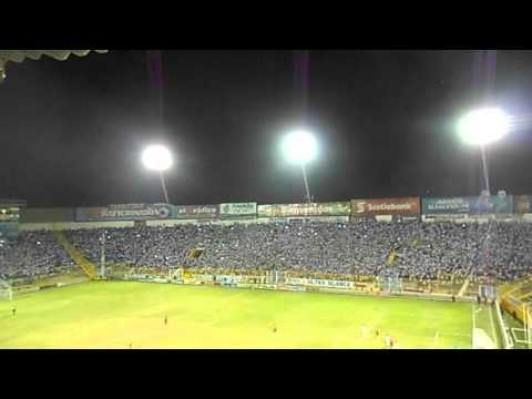 "Torneo Apertura 2015 - Alianza (1-0) Ãguila, Semifinal Ida" Barra: La Ultra Blanca y Barra Brava 96 • Club: Alianza