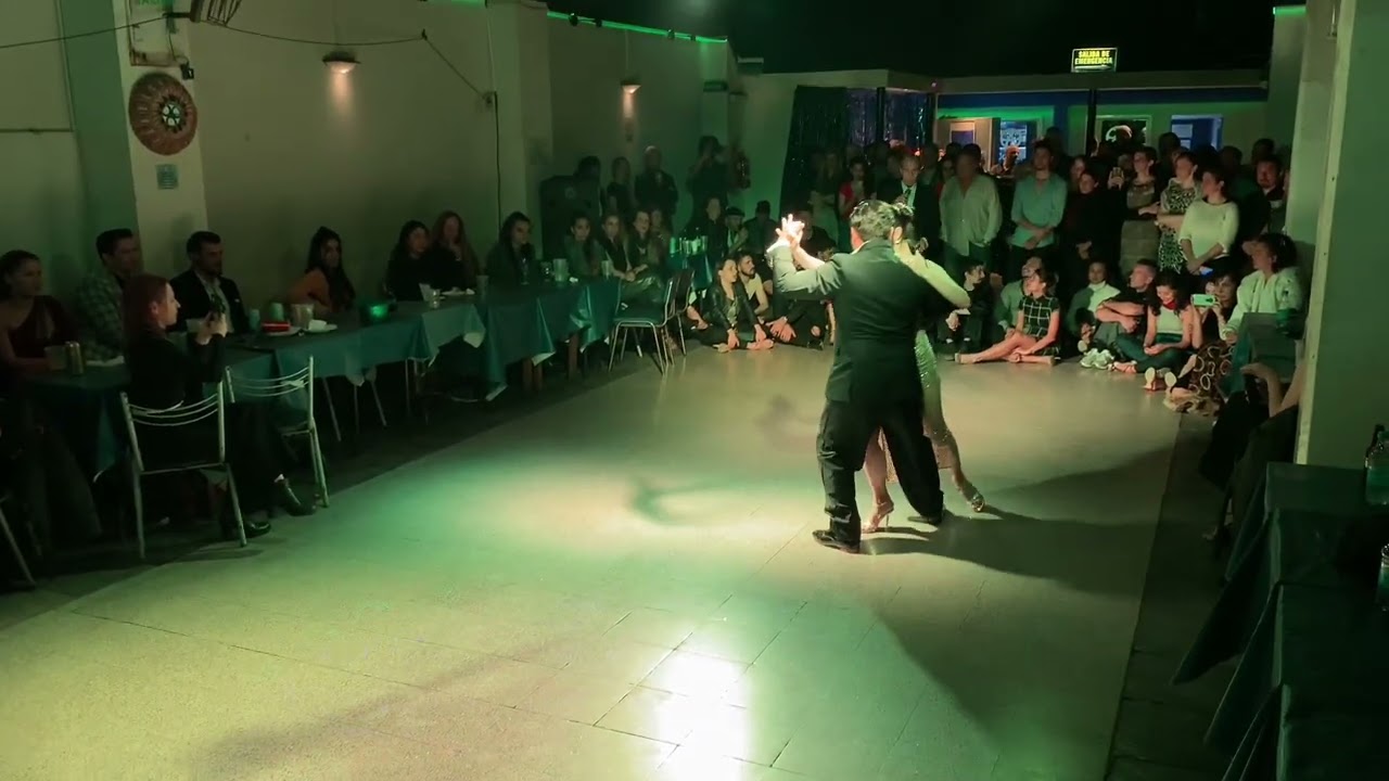 Leonel Mendieta y Natalia Hassan Voz Tito Roca en Juernes Milonga (2/2)