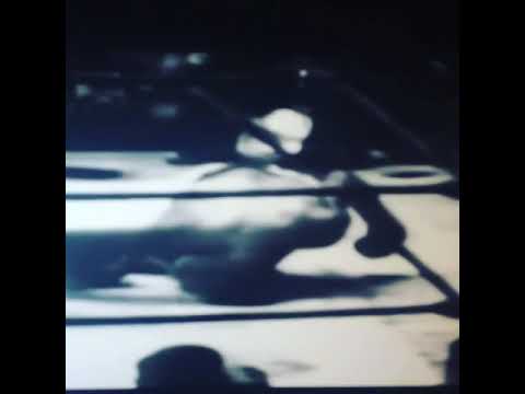 1952-09-23 : Rocky Marciano 184½ lbs beat Jersey Joe Walcott 196½ lbs by KO