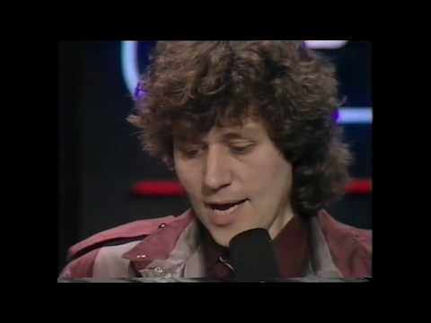 Bev Bevan announces the winner of best British group 1982(Rock & Pop Awards)