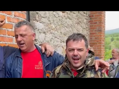 ŽIKA I ČEDO PJEVAJU IZVORNU PJESMU U KLJEVCIMA