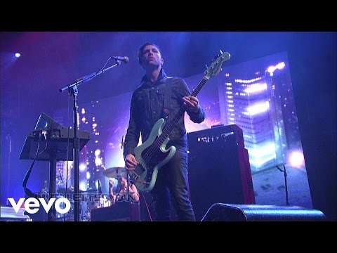 Queens Of The Stone Age - My God Is The Sun (Live on Letterman)