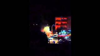 preview picture of video 'Auto a fuoco nel quartiere San Nicola a Oristano'