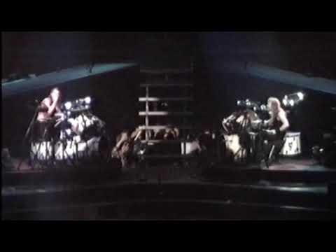 Metallica - Lars vs James Drum Battle - 1992.05.10 - Daly City, CA