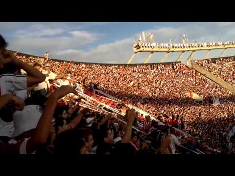 "Llega el domingo voy a ver al campeón 2013" Barra: Los Borrachos del Tablón • Club: River Plate