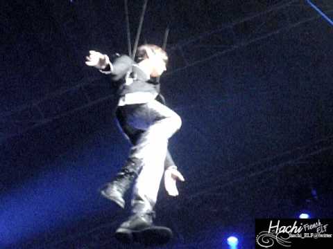 [Fancam] SMTOWN Paris 110610 TVXQ - Music Intro [Changmin focus]