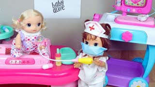 SARA BONECA PEDIATRA ATENDE A BABY ALIVE NINA NO HOSPITAL DIVERTIDO DE BONECAS