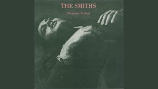 Kadr z teledysku The Queen is Dead tekst piosenki The Smiths