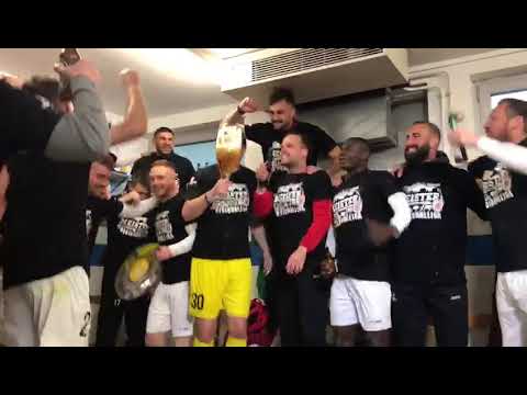 FC Gießen: In der Kabine nach dem Titelgewinn