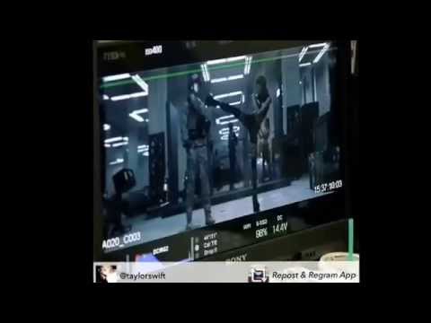 download lagu mp3 mp4 Taylor Swift Bad Blood Behind The Scenes, download lagu Taylor Swift Bad Blood Behind The Scenes gratis, unduh video klip Taylor Swift Bad Blood Behind The Scenes