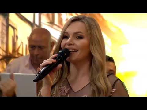 Elena Andonovska - Gorda Makedonka / Горда Македонка (Merak Meana - Live)