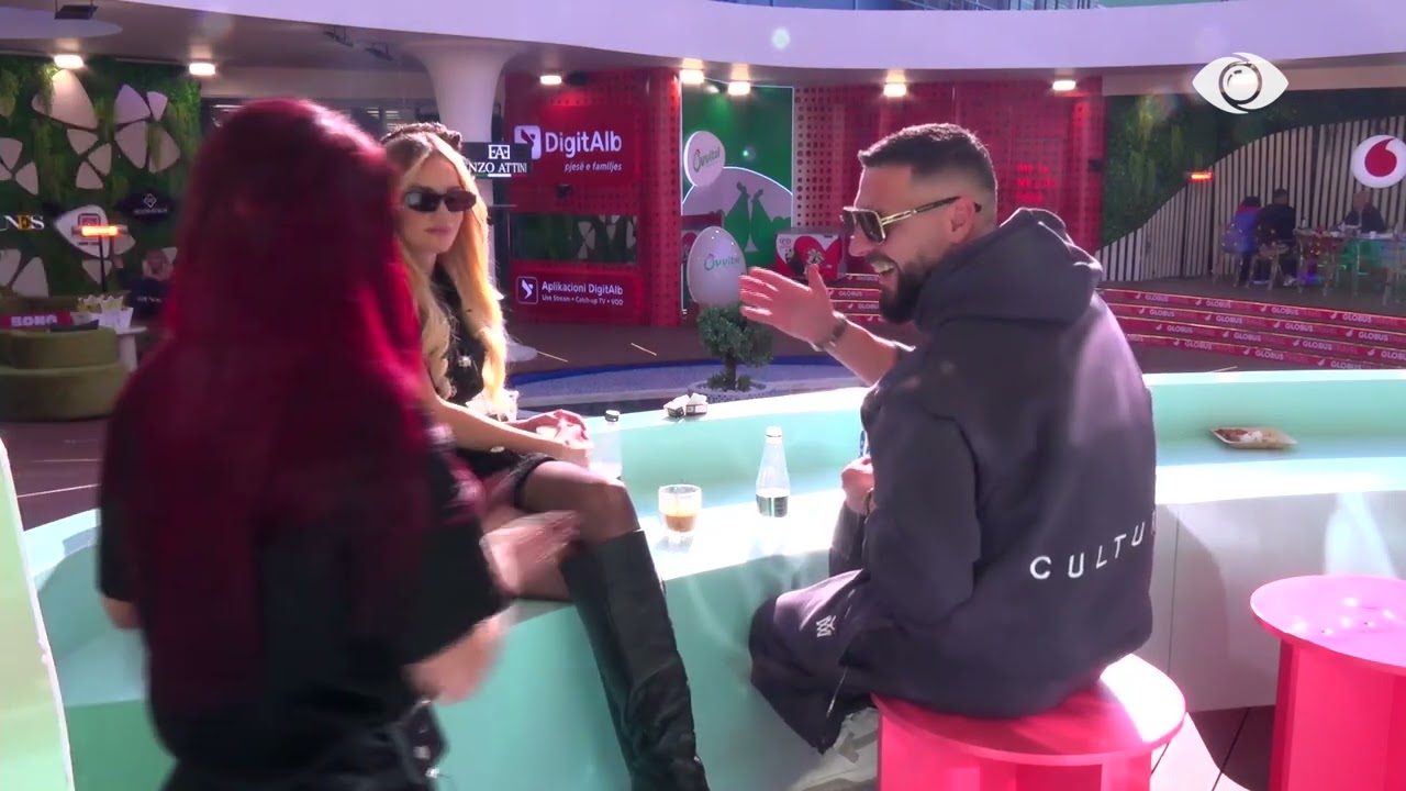 Unë rri me goca se nuk kam motra…/ Miri shkëmben batuta me Aleksandrën dhe Selin