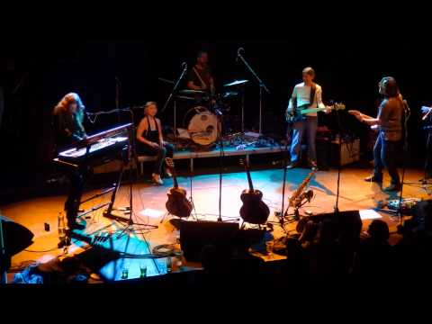 Pája Táboříková, David Koller a 5P - Sedí, pije