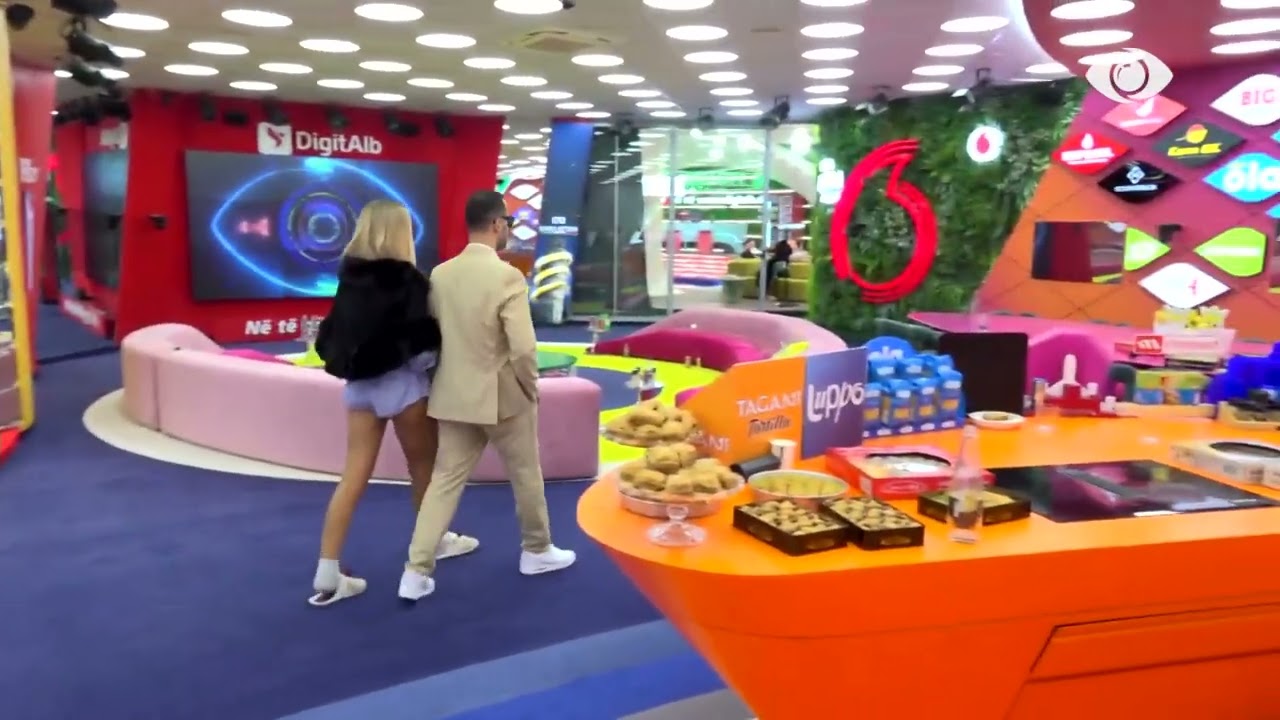 “E ke zgjedhur krevatin?”/ Brikena orienton Stenaldon në dhomat e shtëpisë