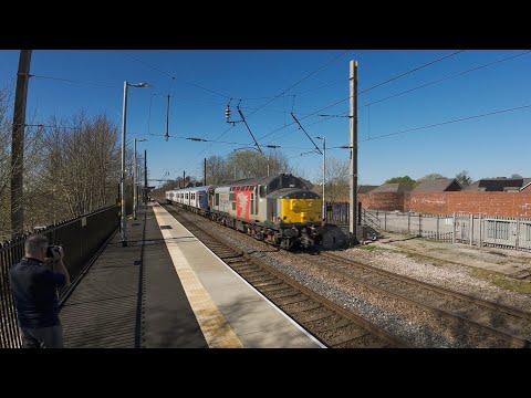Rail Operations Group 37884 THRASH past Newton-le-Willows 07/04/2025